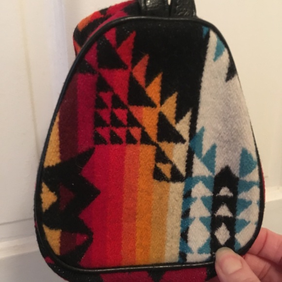SOLD HP 2/14 🎉Vibrant Pendleton Purse - Picture 2 of 6